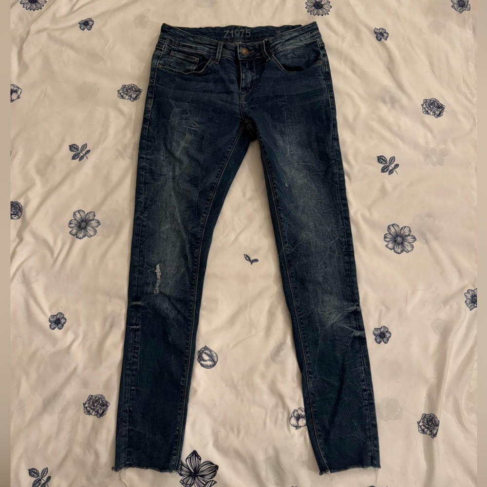 Women Zara Low Rise Blue Skinny Jeans Denim. Distressed.